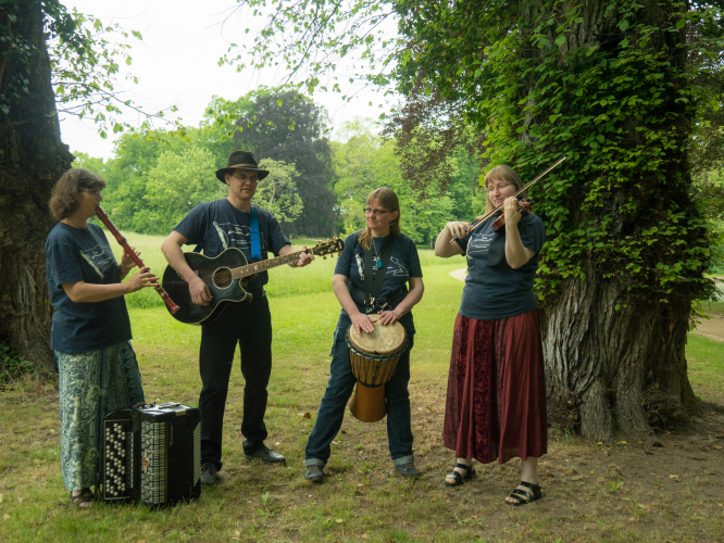 Foto 02.Musiknarren Herrnsheimer Schlosspark 01.jpg